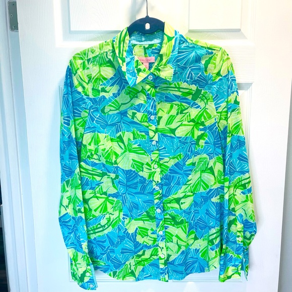 Lilly Pulitzer Tops - Lilly Pulitzer NWOT Blue and Green Leaf Print Top Feminine Fit Hidden 🐊 Gators